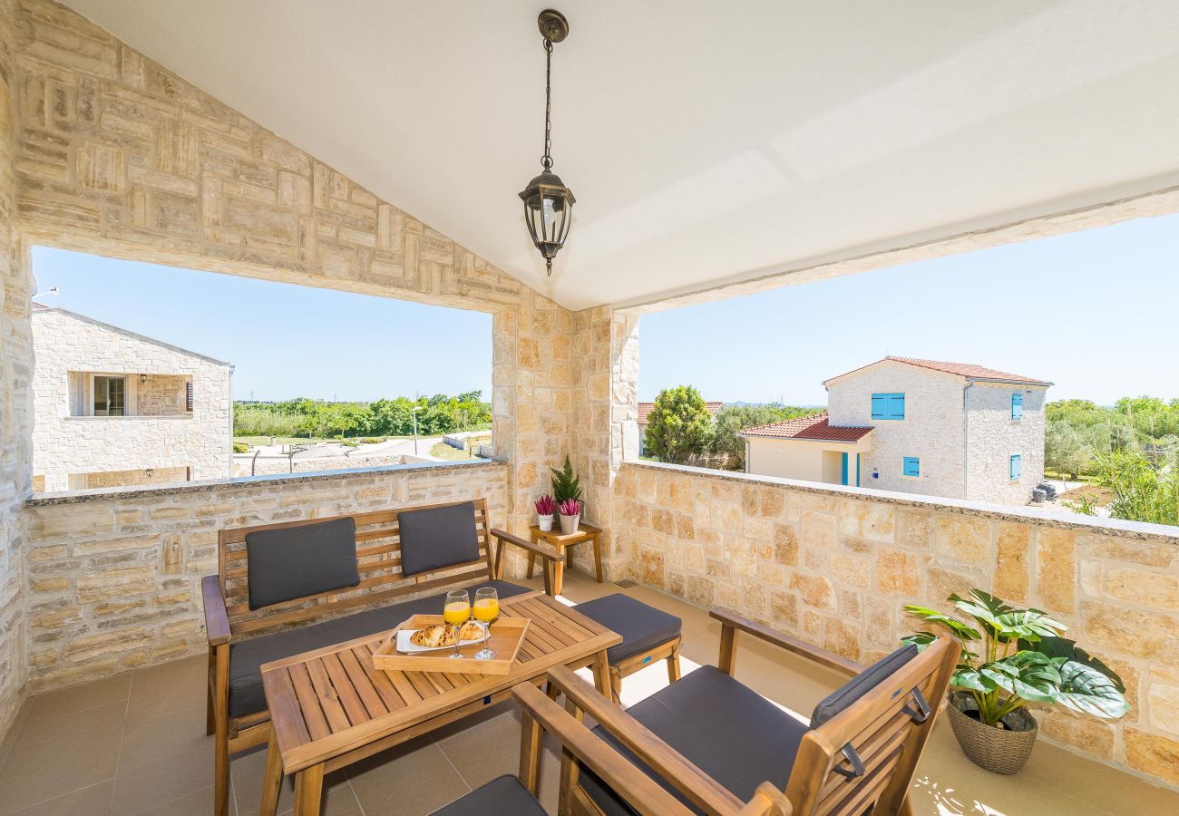 Villa in Privlaka - Villa Rea 1 mit beheiztem Pool