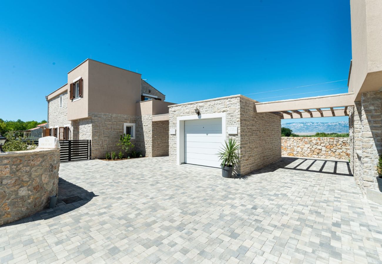 Villa in Privlaka - Villa Rea 3 mit beheiztem Pool