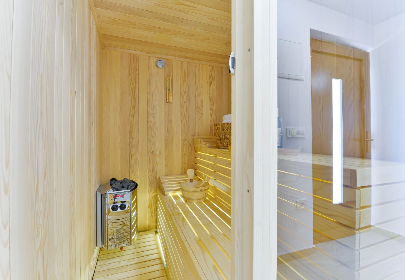 Villa in Privlaka - Villa Rea 4 mit beheiztem Pool