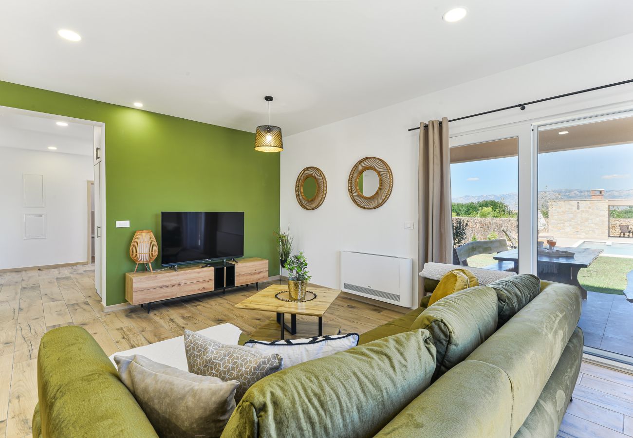 Villa in Privlaka - Villa Rea 4 mit beheiztem Pool