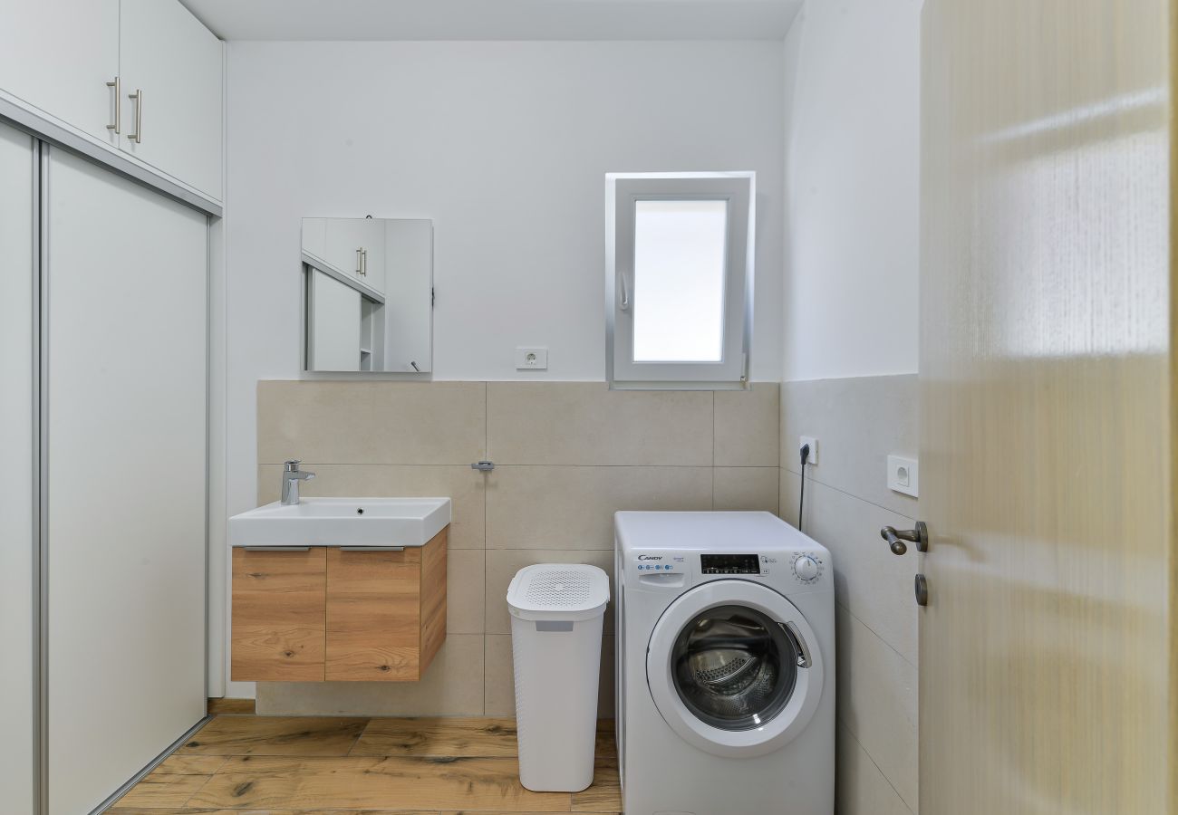 Villa in Privlaka - Villa Rea 4 mit beheiztem Pool