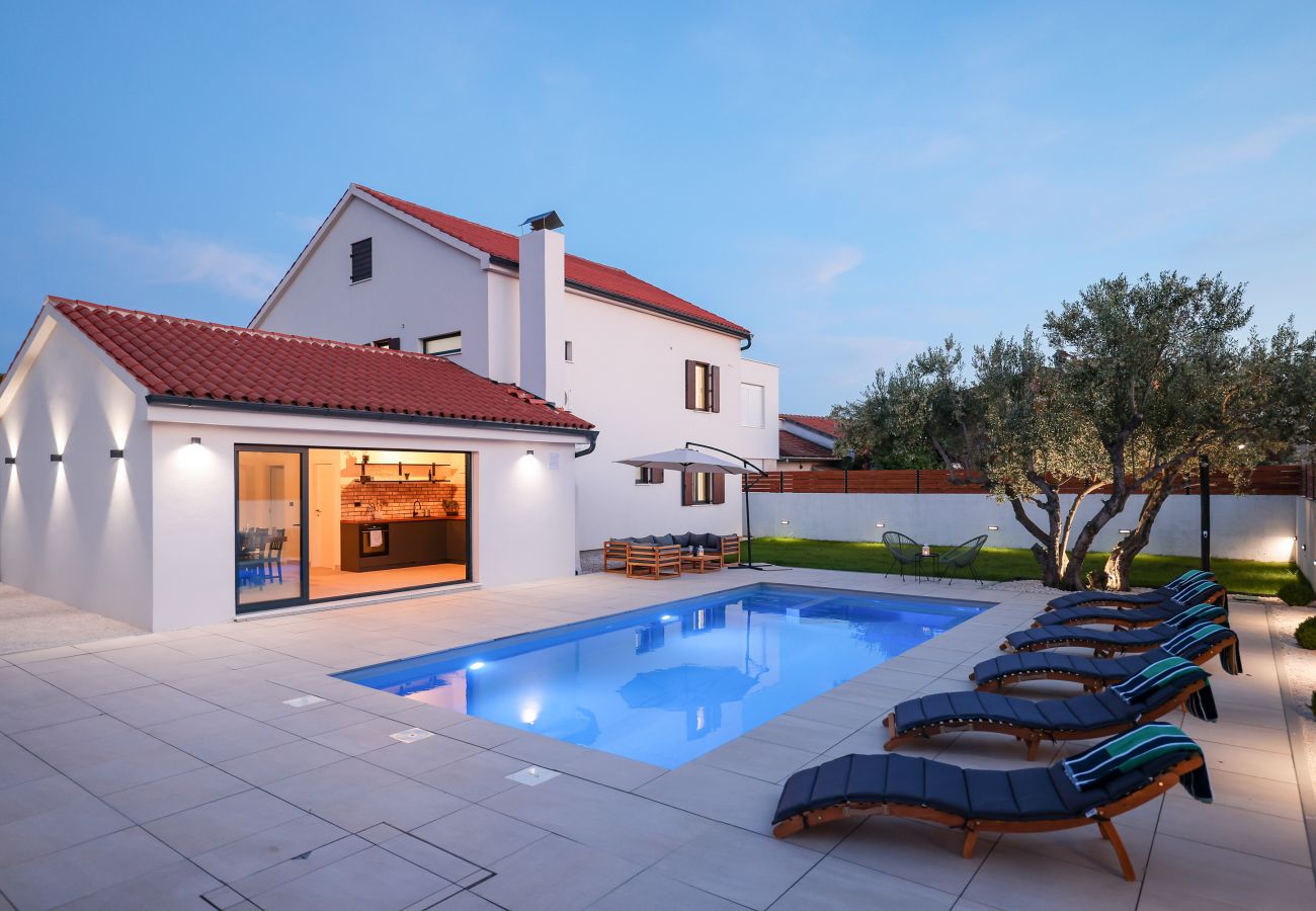 Villa in Sukošan - Villa Elaia mit beheiztem Pool