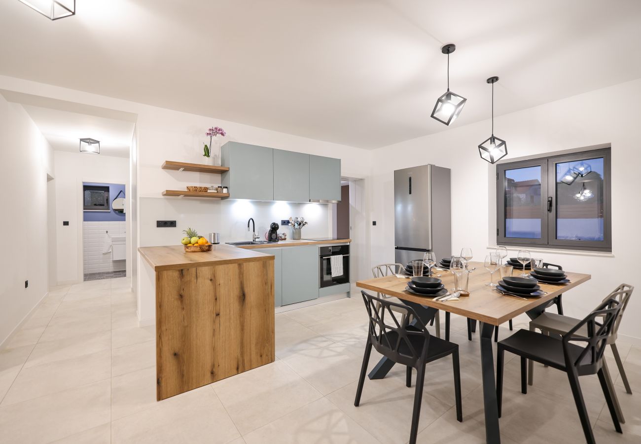 Villa in Sukošan - Villa Elaia mit beheiztem Pool