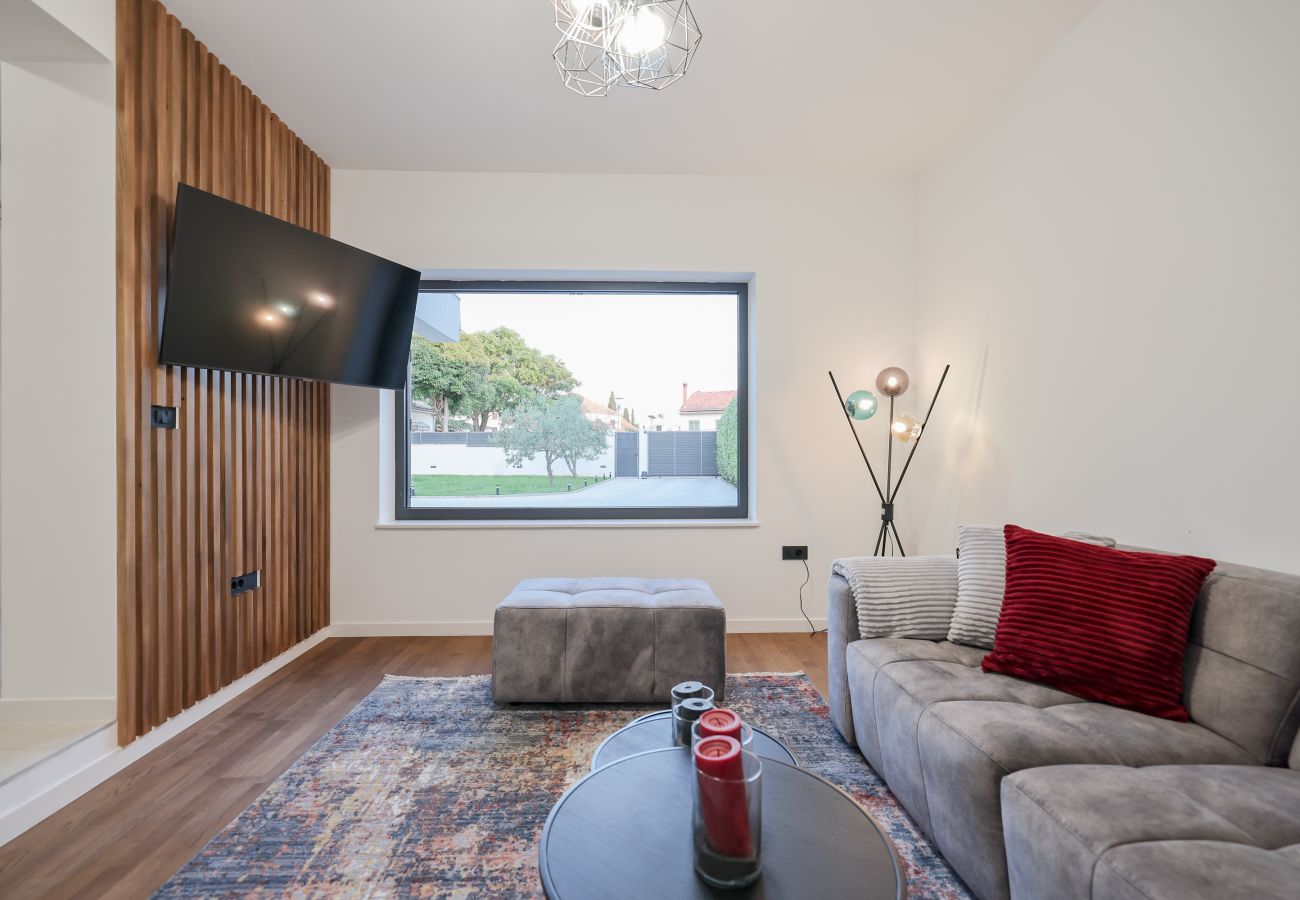 Villa in Sukošan - Villa Elaia mit beheiztem Pool