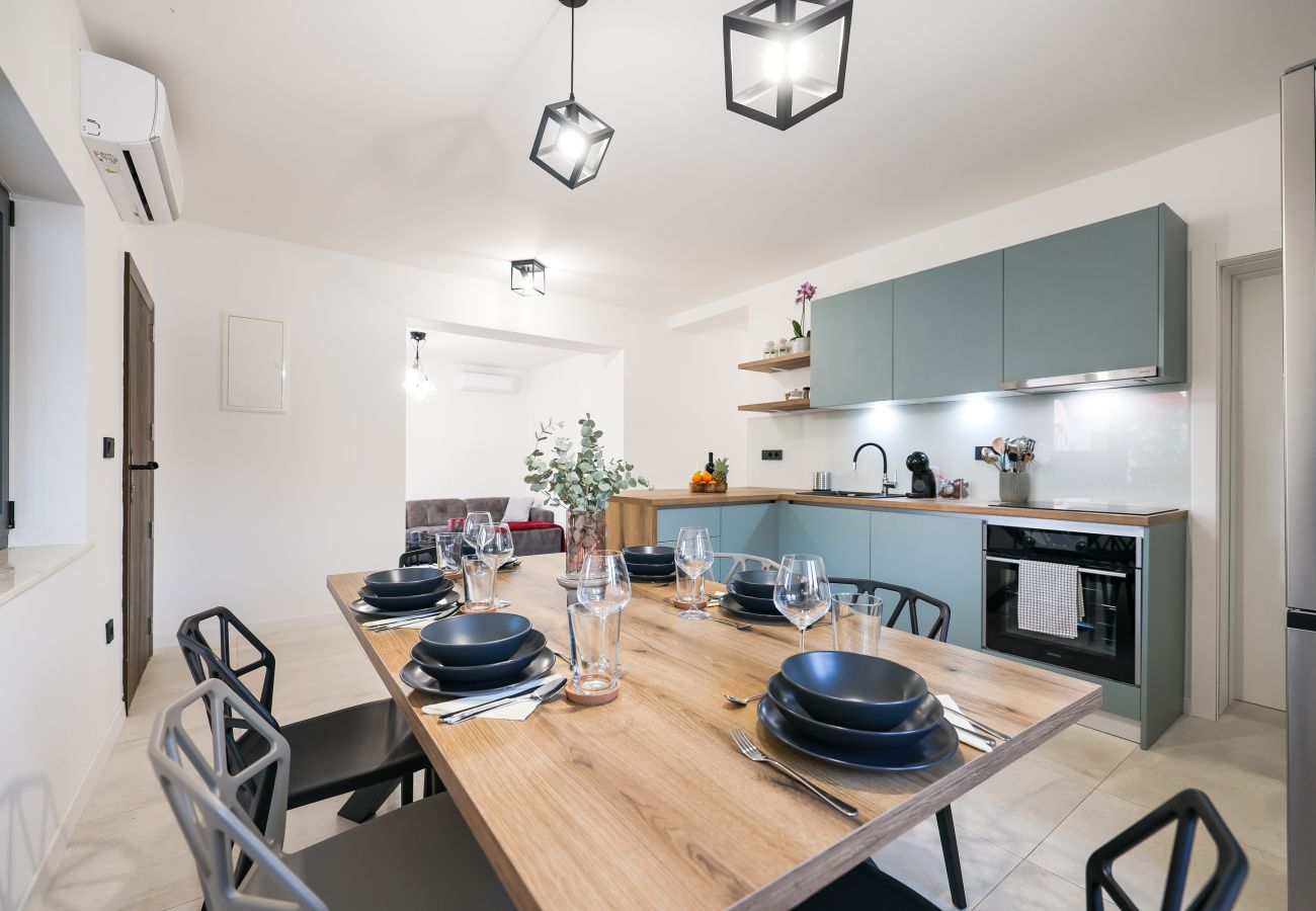 Villa in Sukošan - Villa Elaia mit beheiztem Pool