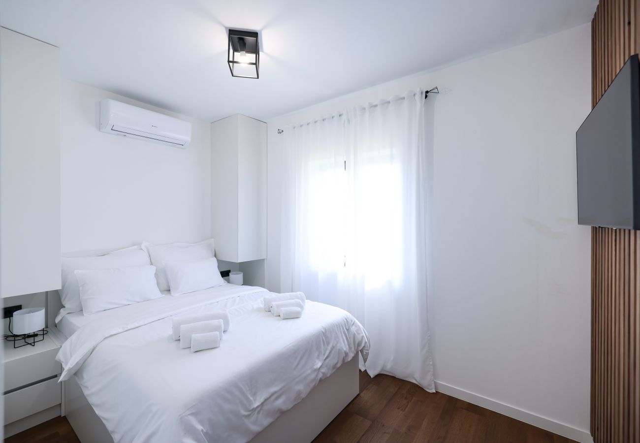 Villa in Sukošan - Villa Elaia mit beheiztem Pool