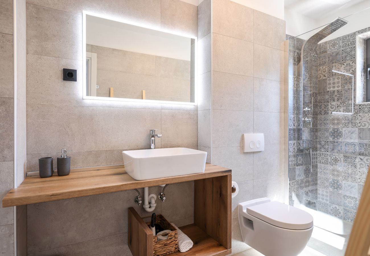 Villa in Sukošan - Villa Elaia mit beheiztem Pool