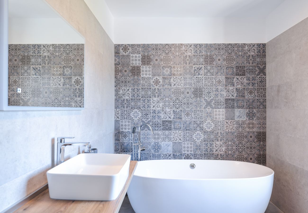 Villa in Sukošan - Villa Elaia mit beheiztem Pool