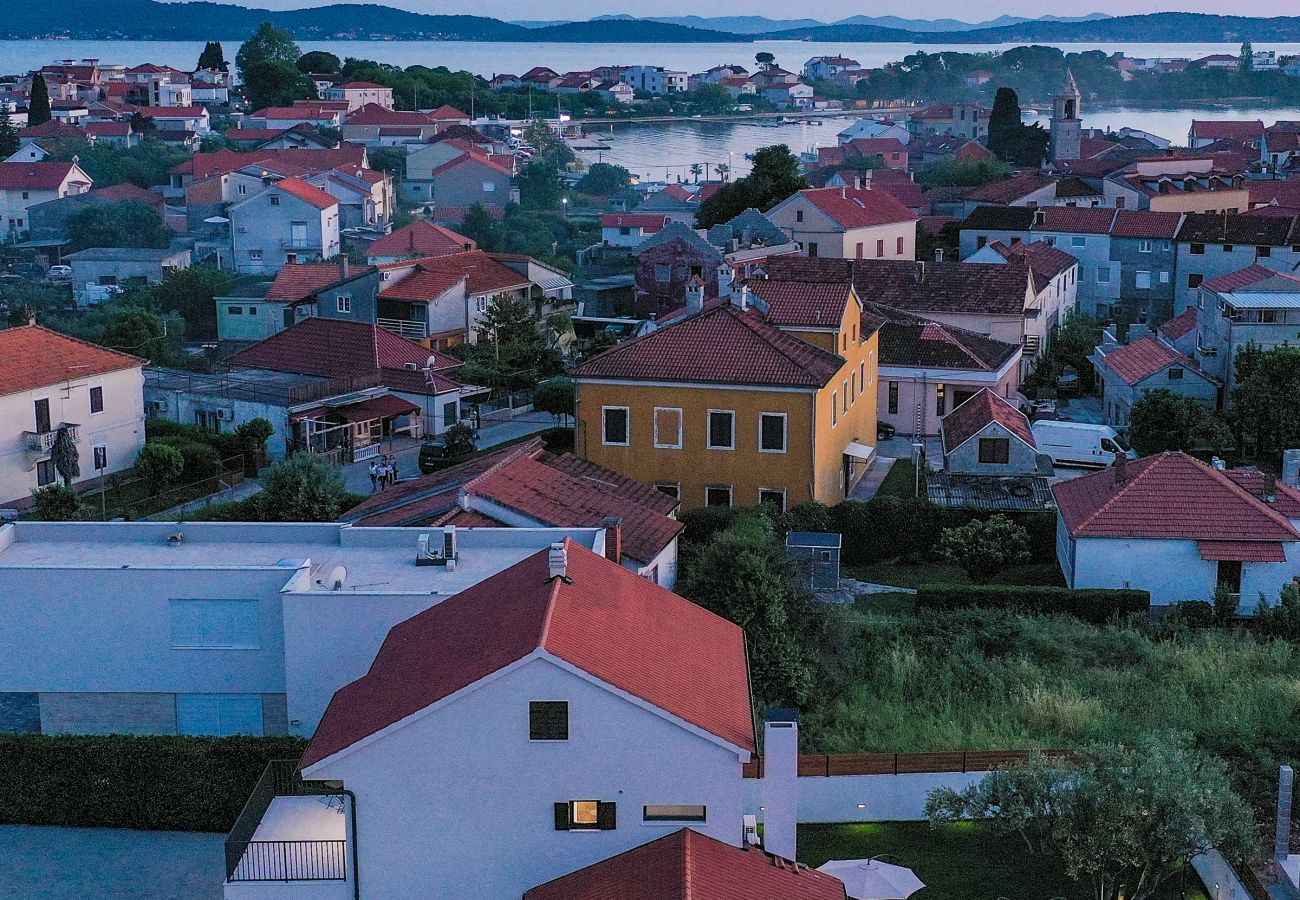 Villa in Sukošan - Villa Elaia mit beheiztem Pool