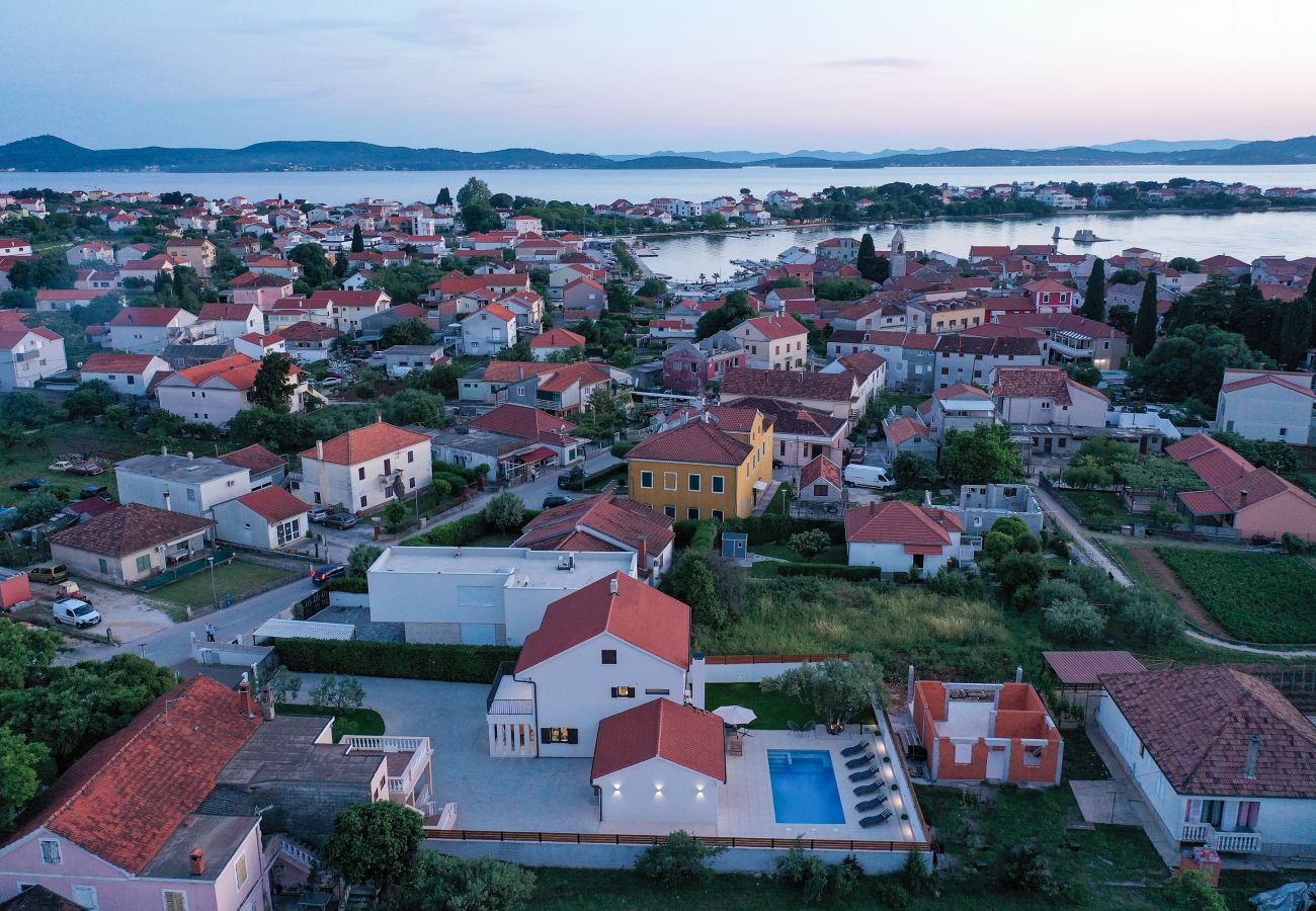 Villa in Sukošan - Villa Elaia mit beheiztem Pool