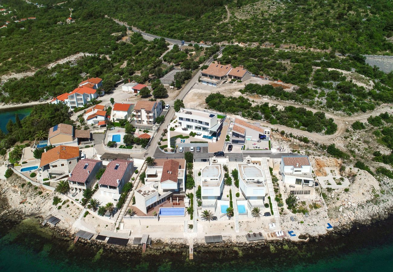 Villa in Posedarje - Villa Costabella mit beheiztem Pool