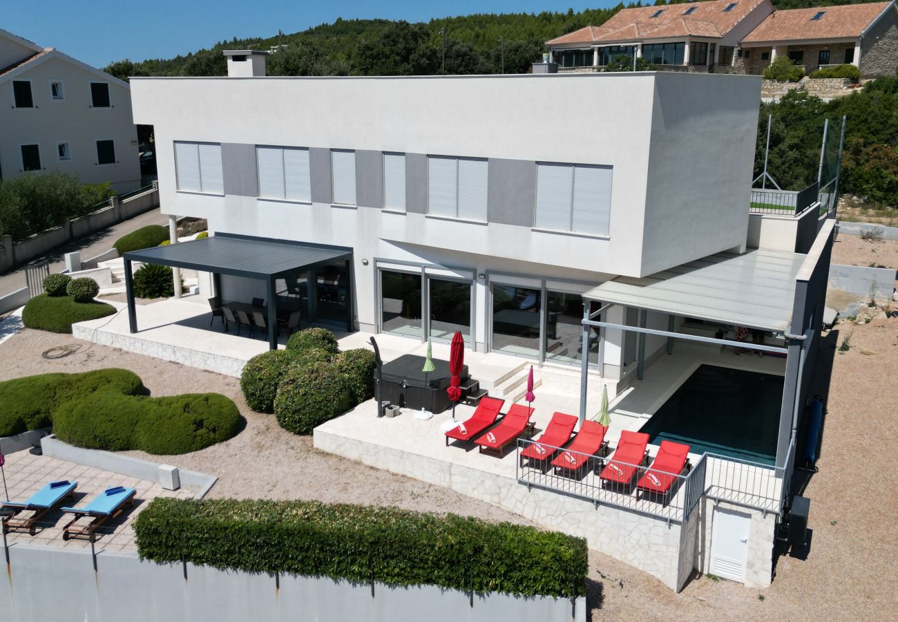 Villa in Posedarje - Villa Costabella mit beheiztem Pool