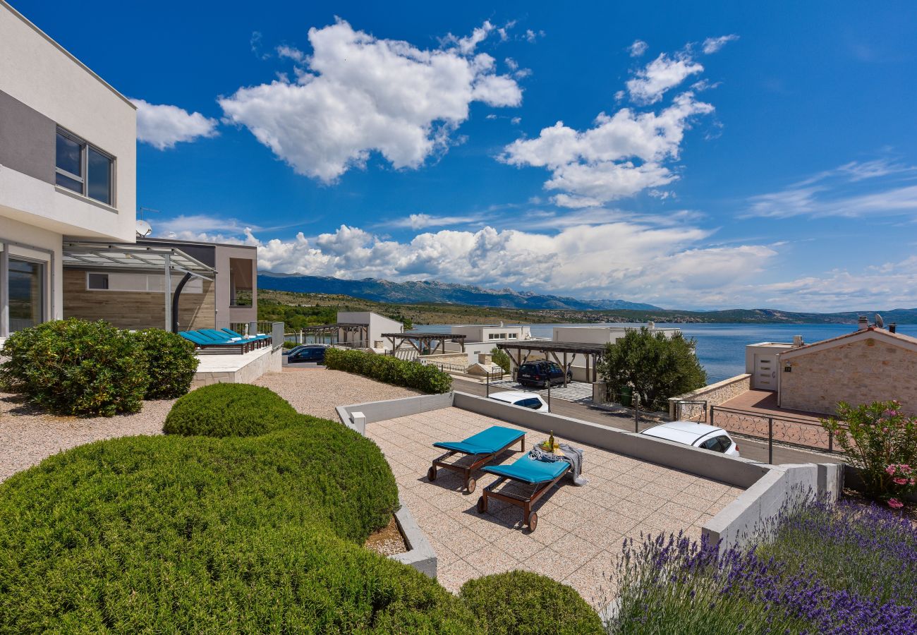 Villa in Posedarje - Villa Costabella mit beheiztem Pool