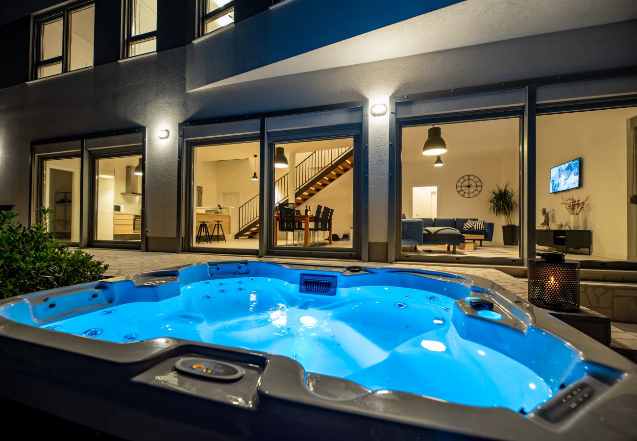 Villa in Posedarje - Villa Costabella mit beheiztem Pool