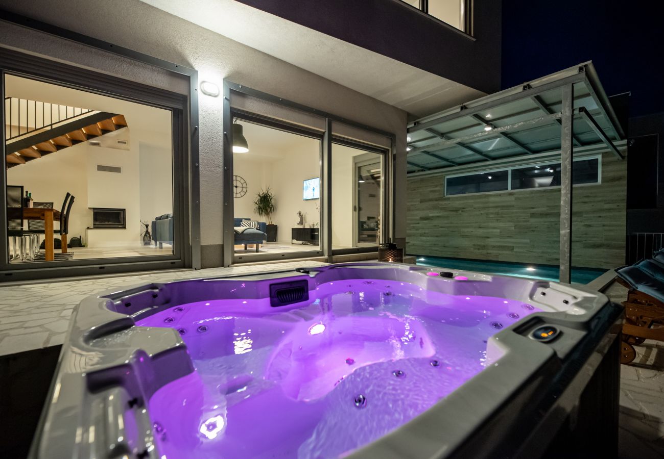 Villa in Posedarje - Villa Costabella mit beheiztem Pool