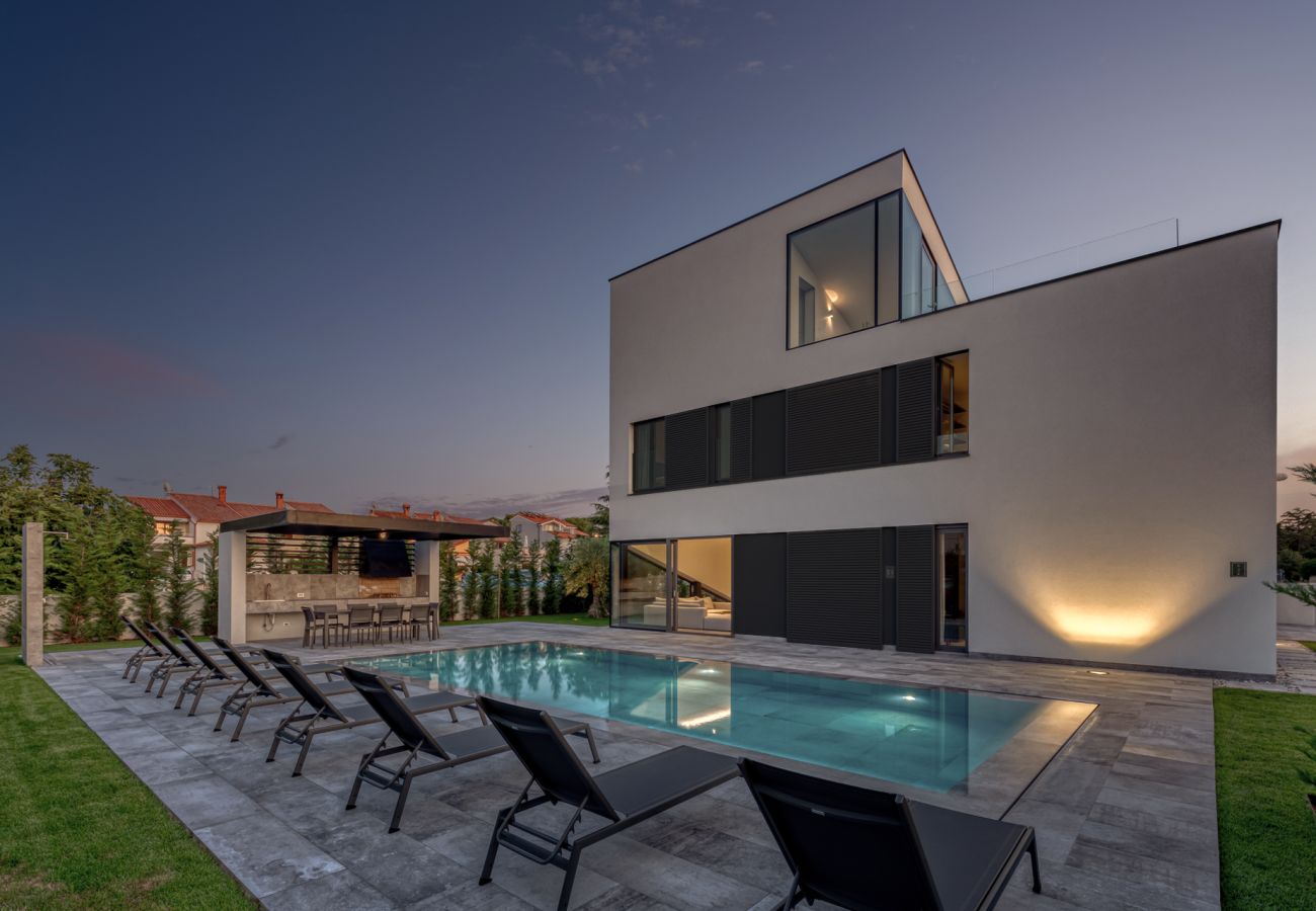 Villa in Fažana - Villa A mit beheiztem Pool