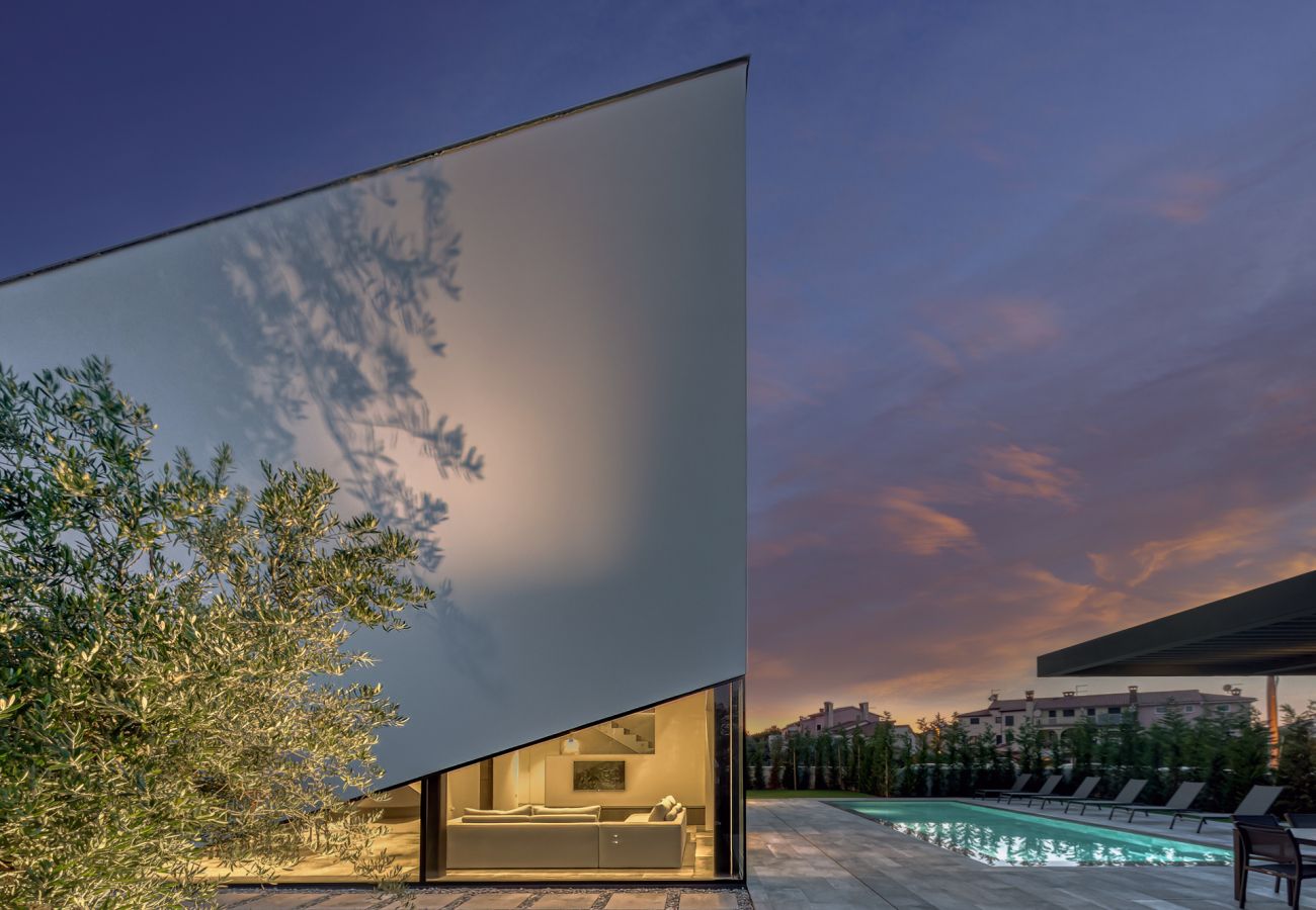 Villa in Fažana - Villa A mit beheiztem Pool