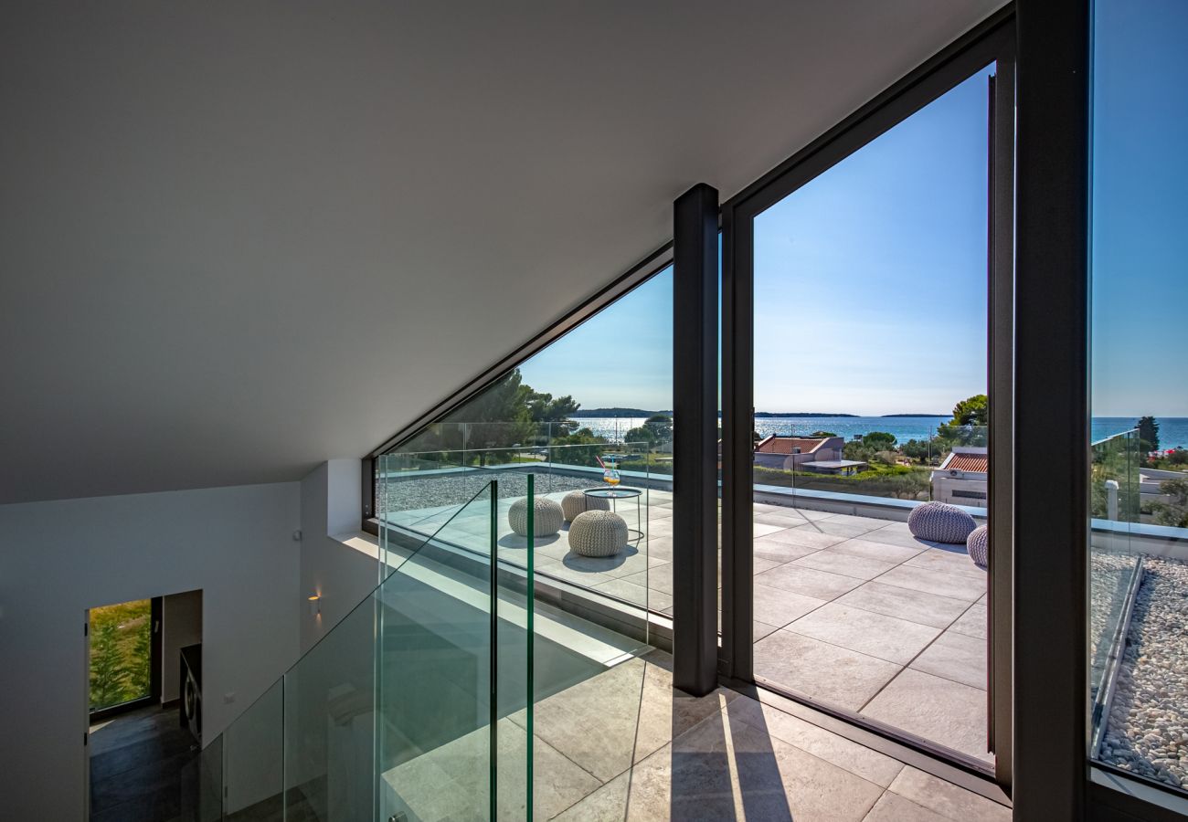 Villa in Fažana - Villa A mit beheiztem Pool