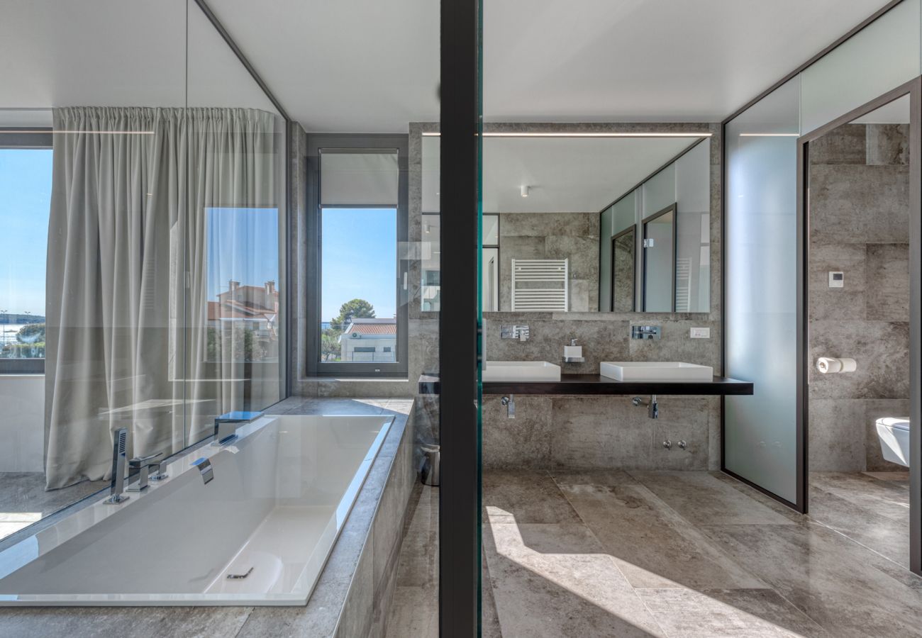 Villa in Fažana - Villa A mit beheiztem Pool