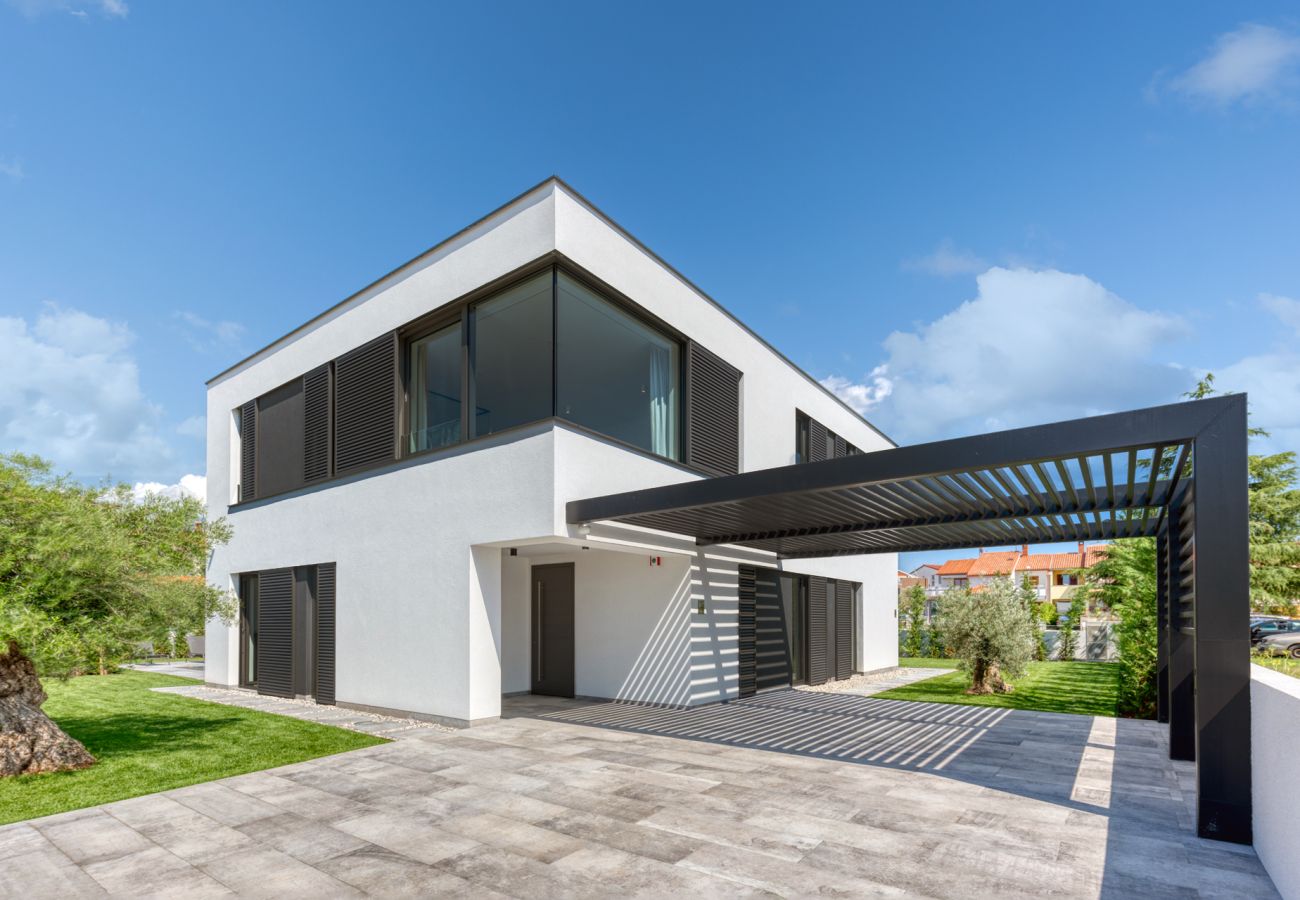 Villa in Fažana - Villa A mit beheiztem Pool