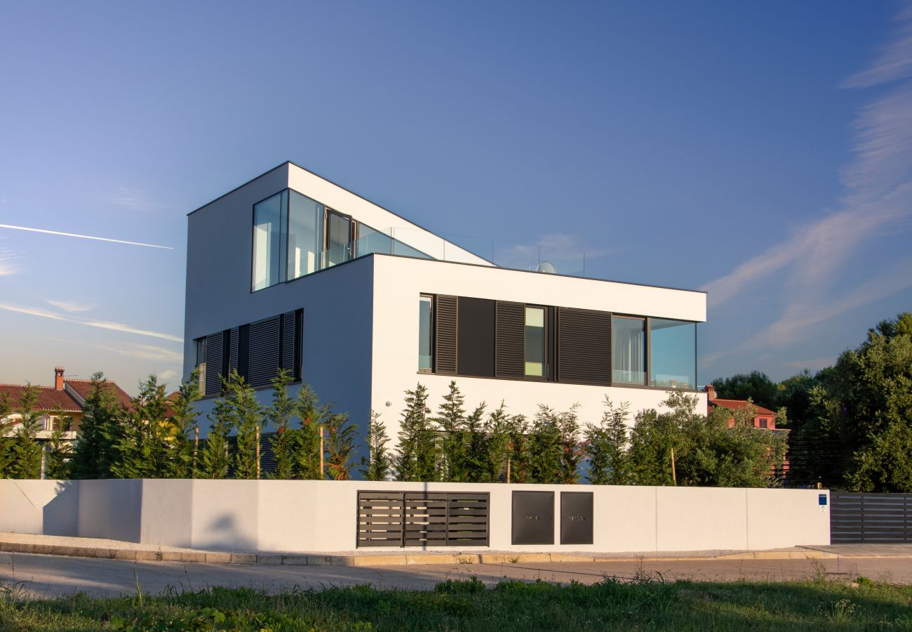 Villa in Fažana - Villa A mit beheiztem Pool