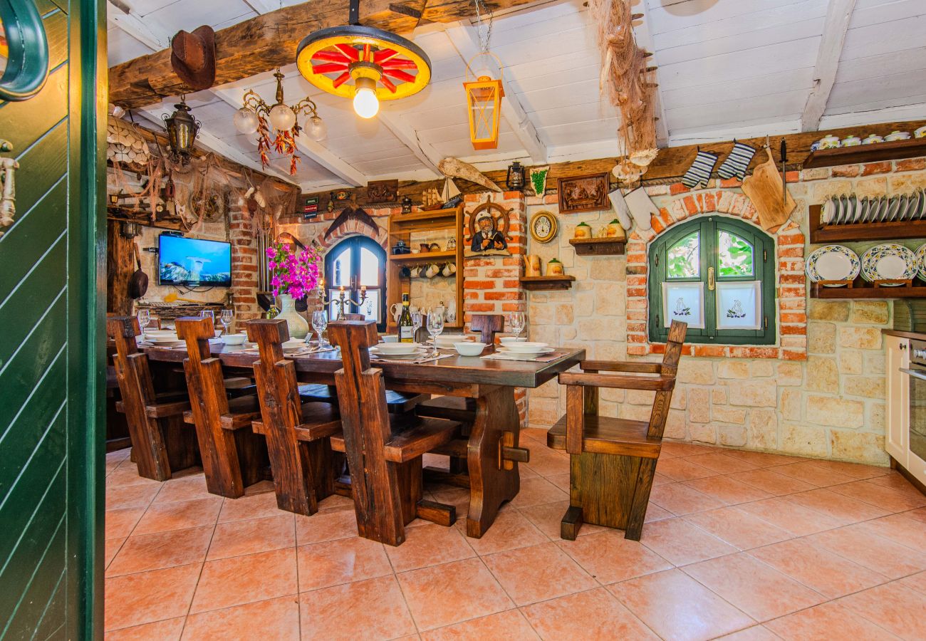 Ferienhaus in Maslenica - Ferienhaus Florendale mit Pool