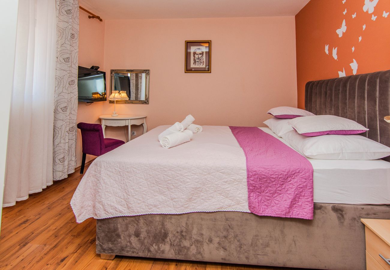 Ferienhaus in Maslenica - Ferienhaus Florendale mit Pool