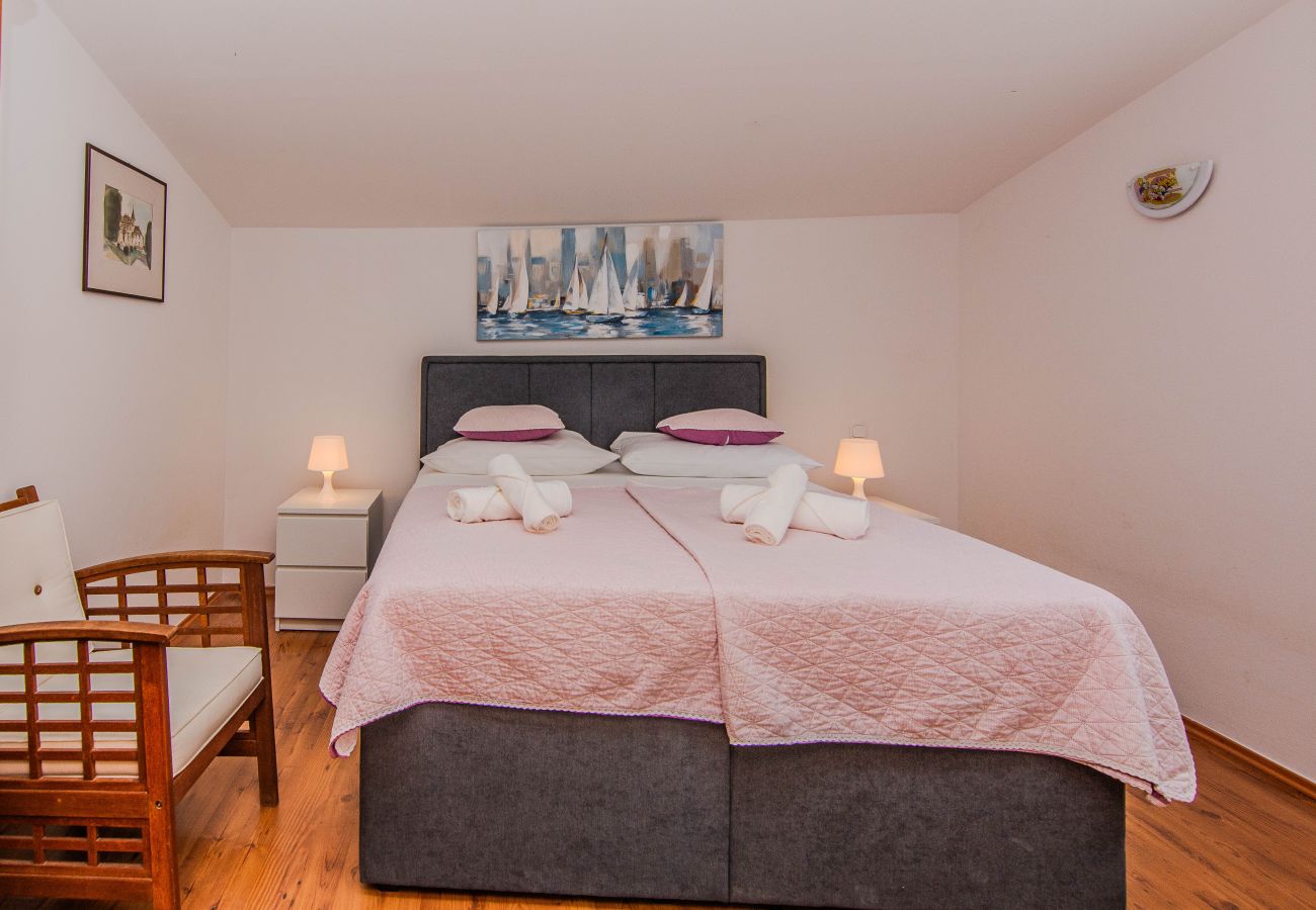 Ferienhaus in Maslenica - Ferienhaus Florendale mit Pool