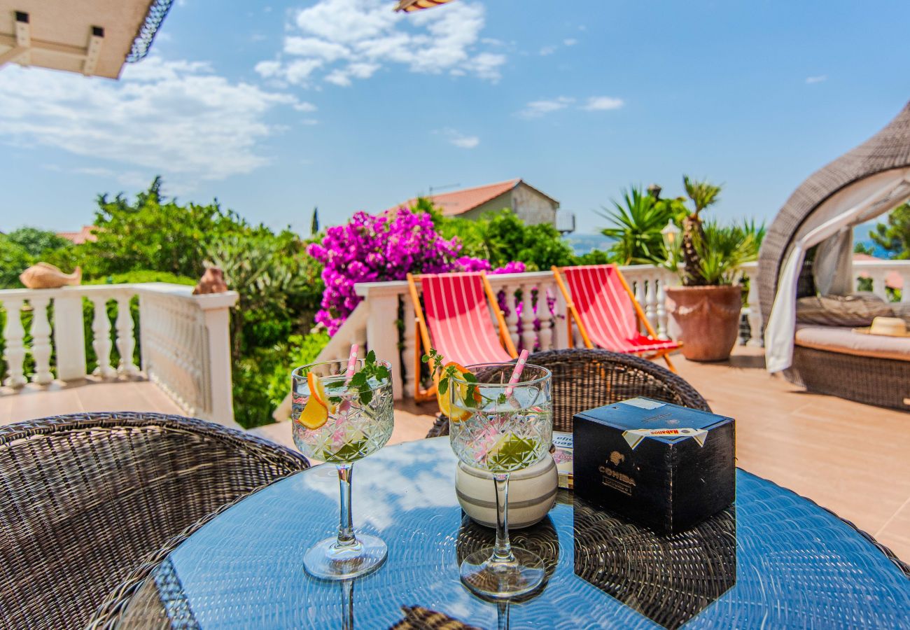 Ferienhaus in Maslenica - Ferienhaus Florendale mit Pool