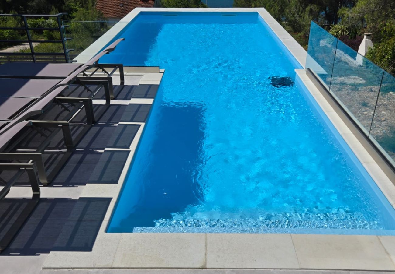 Villa in Barotul - Villa Bella mit beheiztem Pool