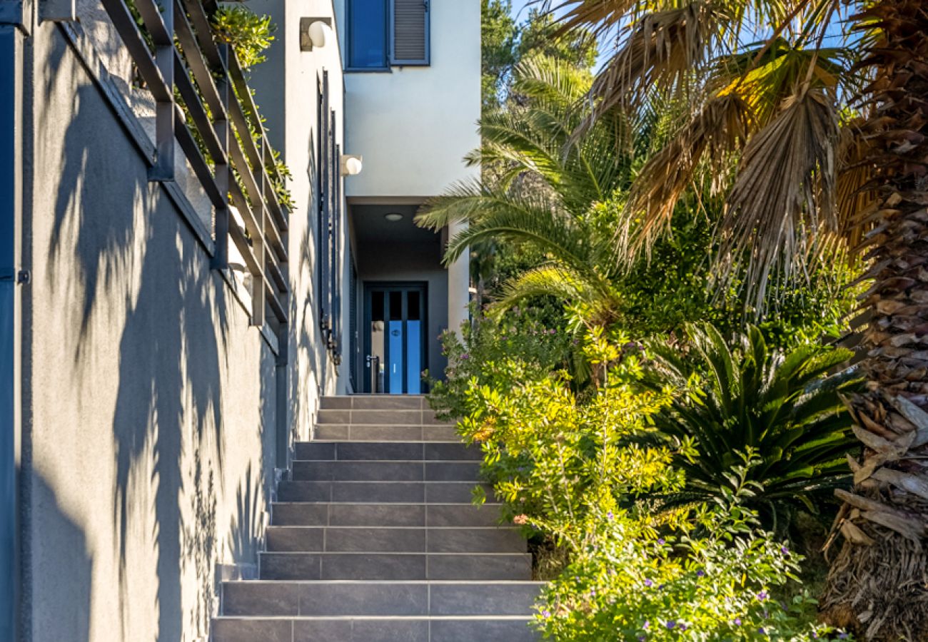 Villa in Barotul - Villa Bella mit beheiztem Pool