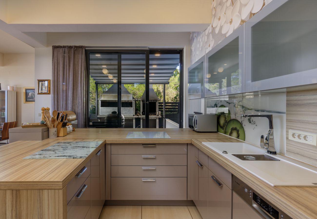 Villa in Barotul - Villa Bella mit beheiztem Pool