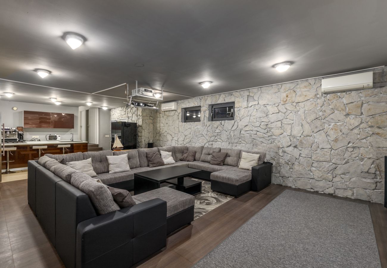 Villa in Barotul - Villa Bella mit beheiztem Pool