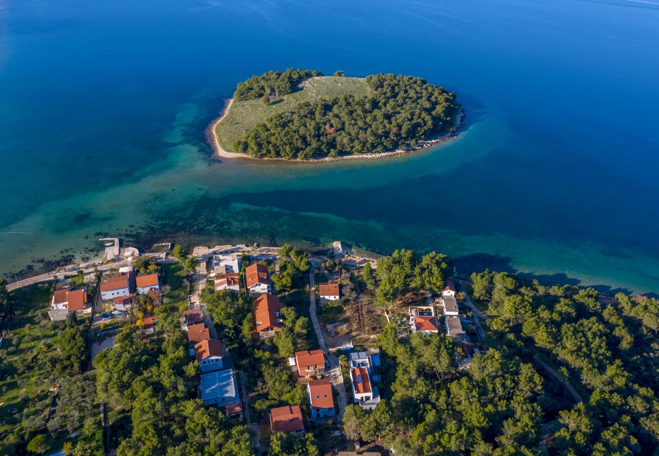 Villa in Barotul - Villa Bella mit beheiztem Pool