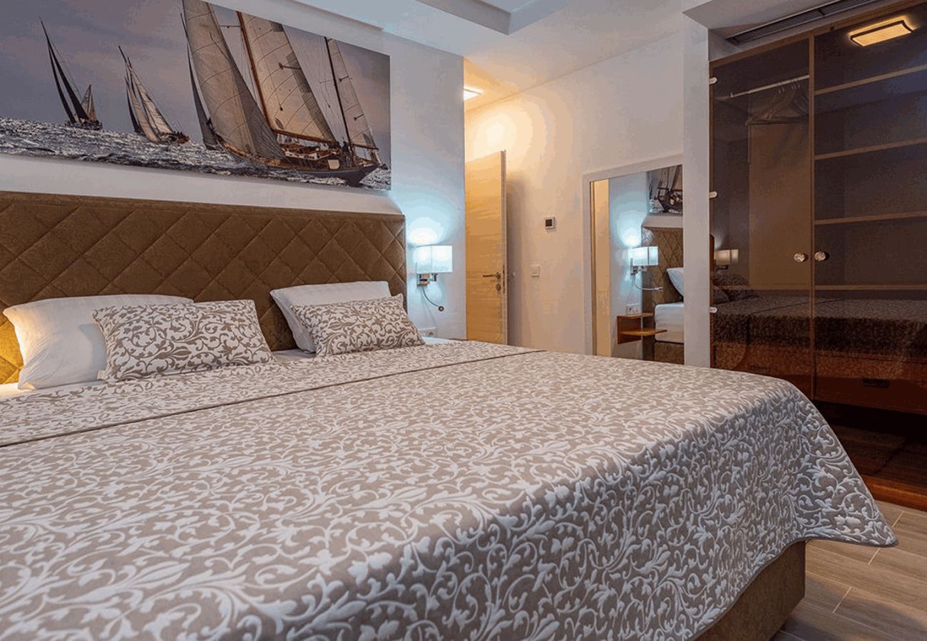 Villa in Maslenica - Villa Michelle mit Infinity-Pool