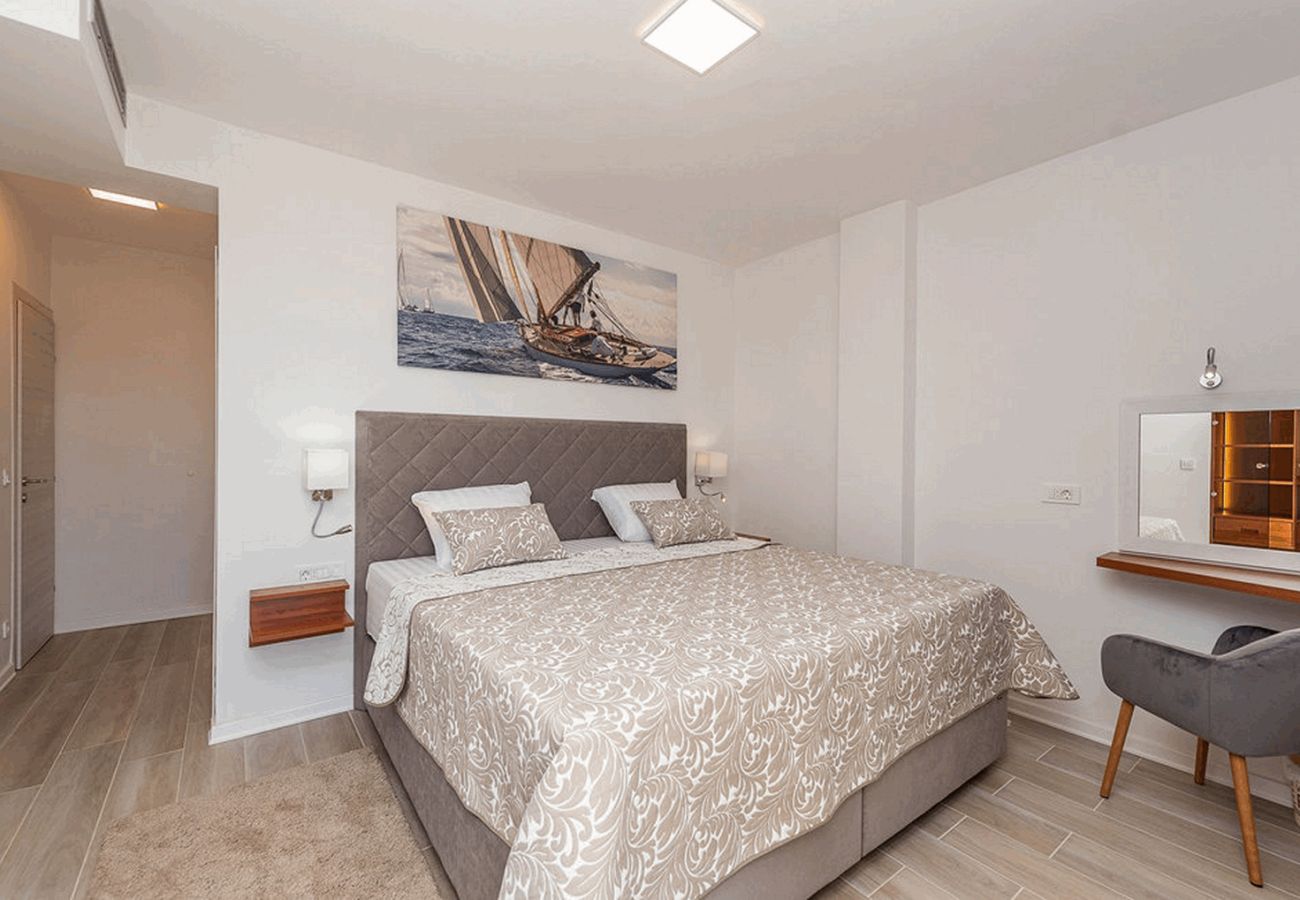 Villa in Maslenica - Villa Michelle mit Infinity-Pool