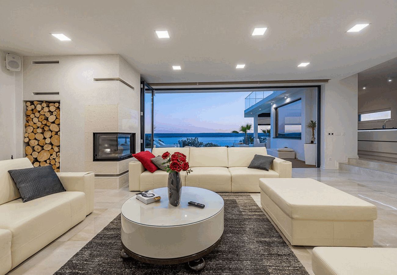 Villa in Maslenica - Villa Michelle mit Infinity-Pool