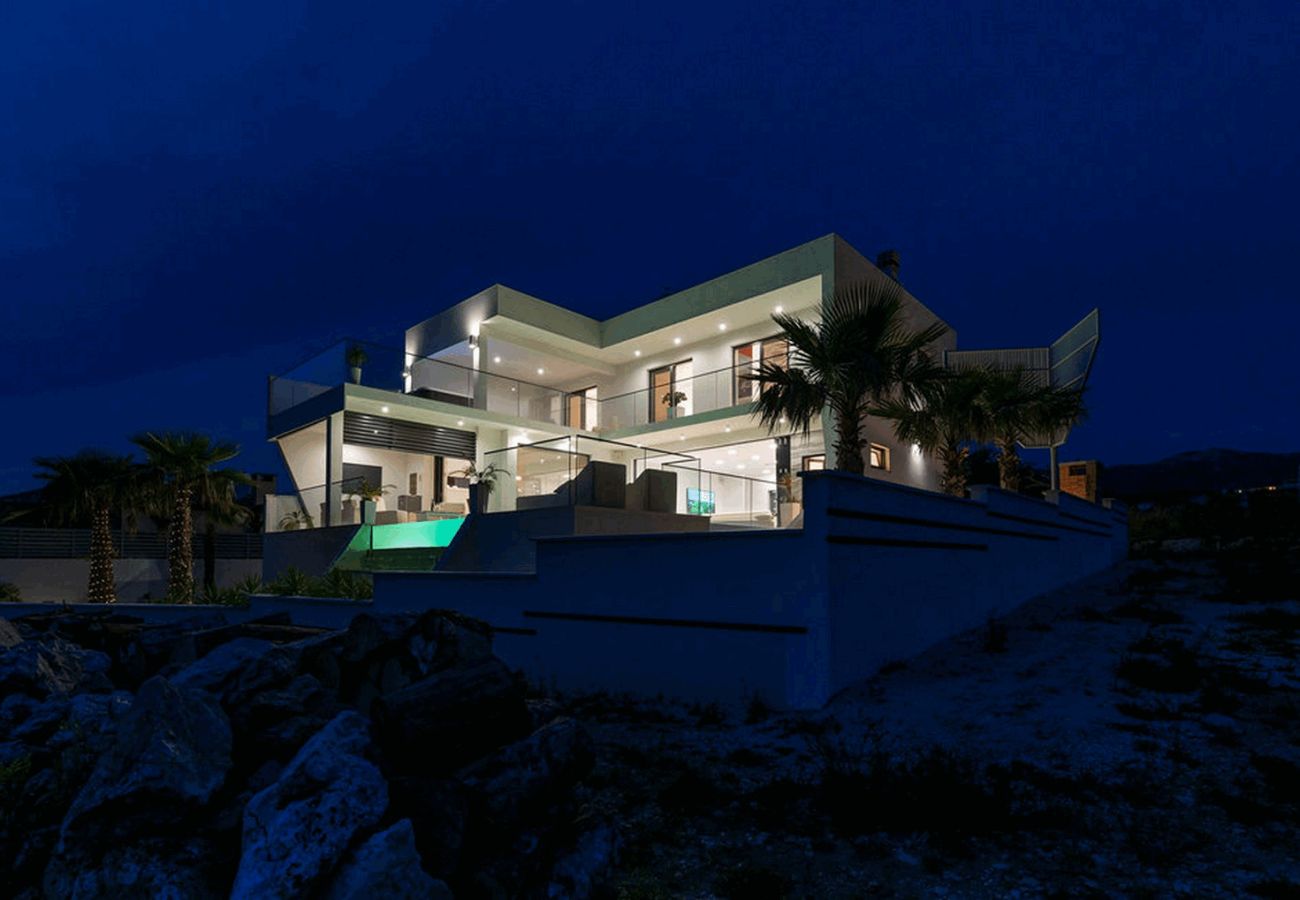 Villa in Maslenica - Villa Michelle mit Infinity-Pool