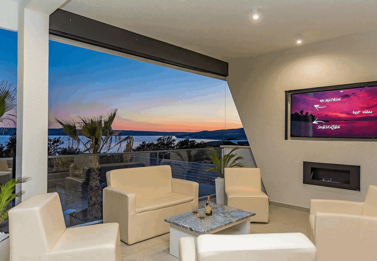 Villa in Maslenica - Villa Michelle mit Infinity-Pool