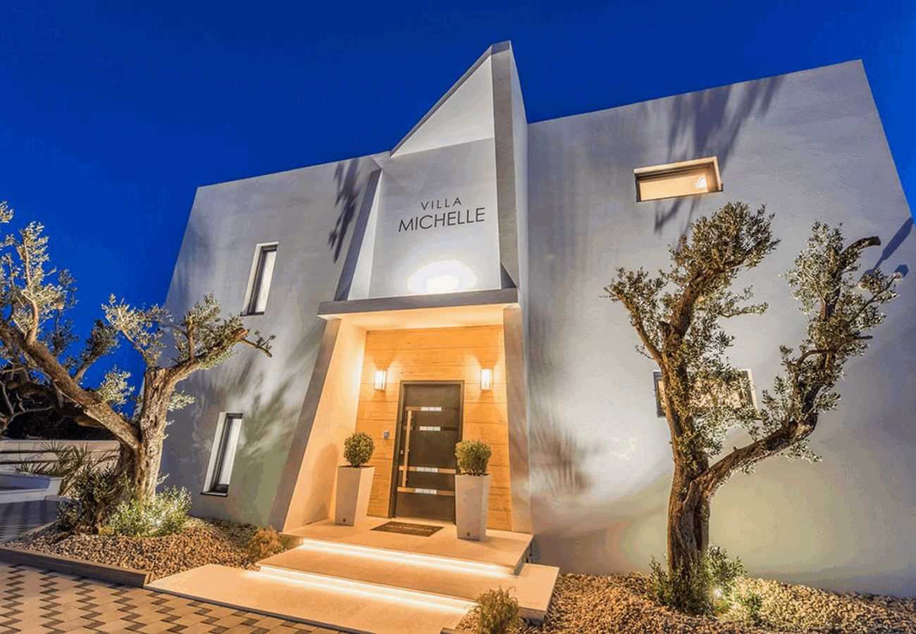 Villa in Maslenica - Villa Michelle mit Infinity-Pool