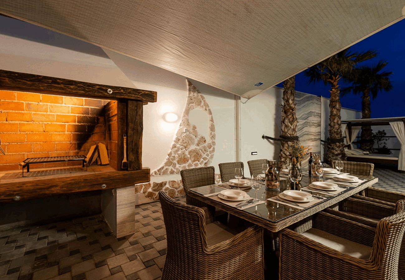 Villa in Maslenica - Villa Michelle mit Infinity-Pool