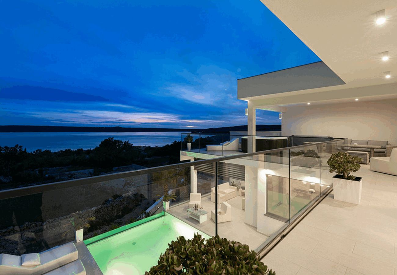 Villa in Maslenica - Villa Michelle mit Infinity-Pool