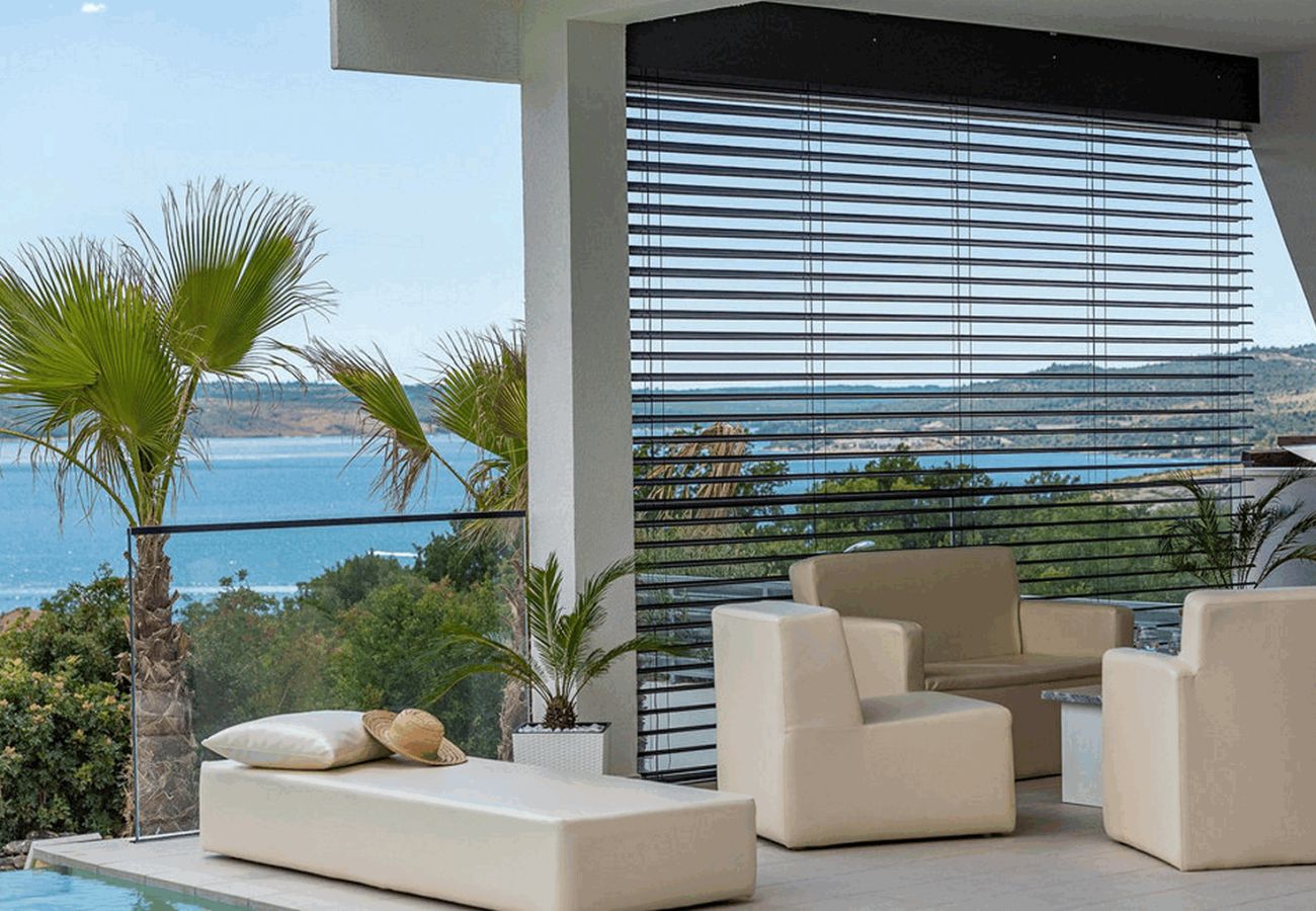 Villa in Maslenica - Villa Michelle mit Infinity-Pool