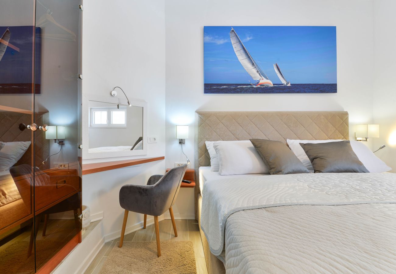 Villa in Maslenica - Villa Michelle mit Infinity-Pool