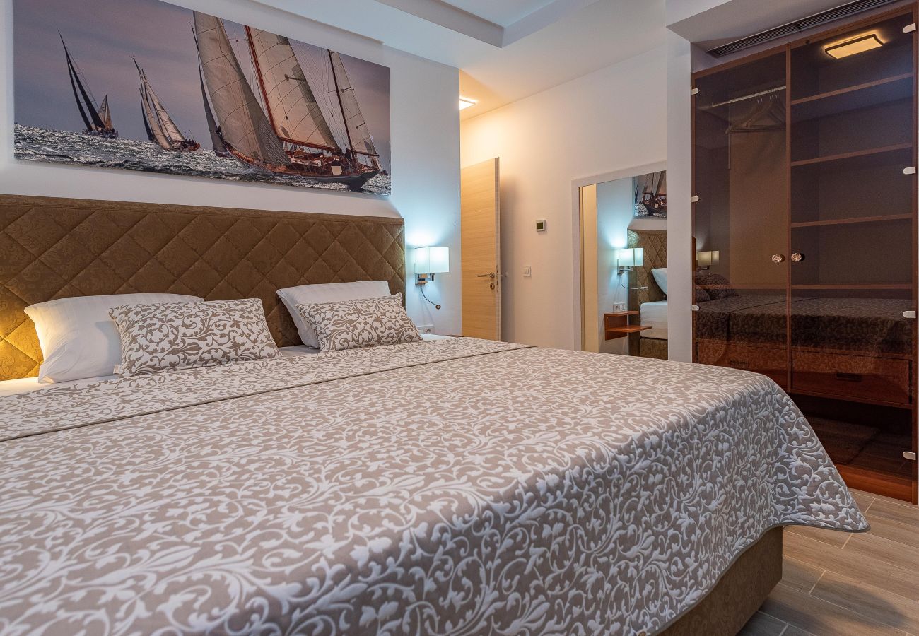 Villa in Maslenica - Villa Michelle mit Infinity-Pool