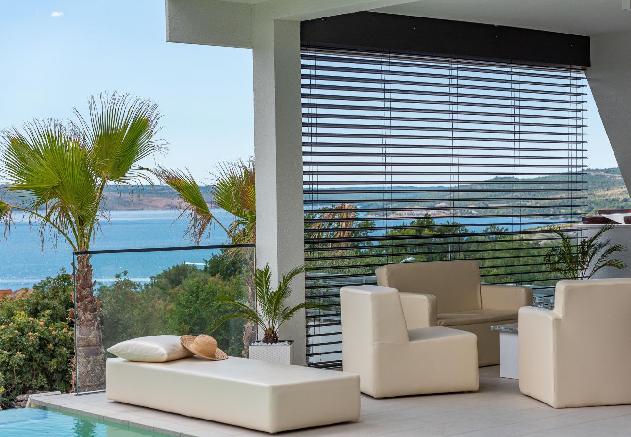 Villa in Maslenica - Villa Michelle mit Infinity-Pool