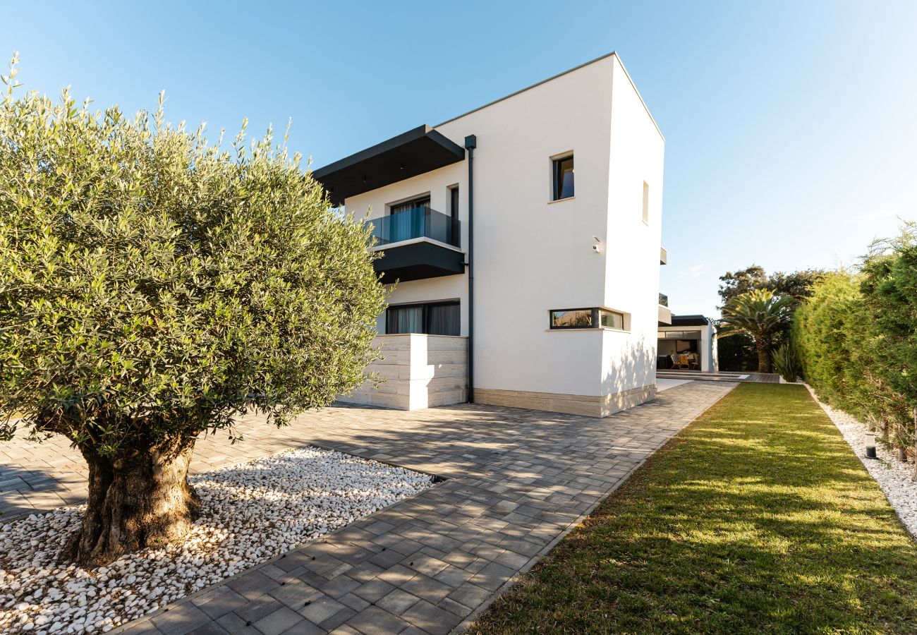 Villa in Vir - Villa Positiva mit beheiztem Pool