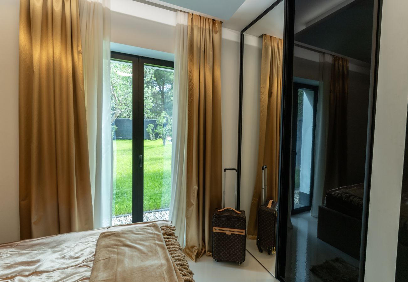 Villa in Zadar - Luxuriöses Anwesen in Matos mit beheiztem Pool