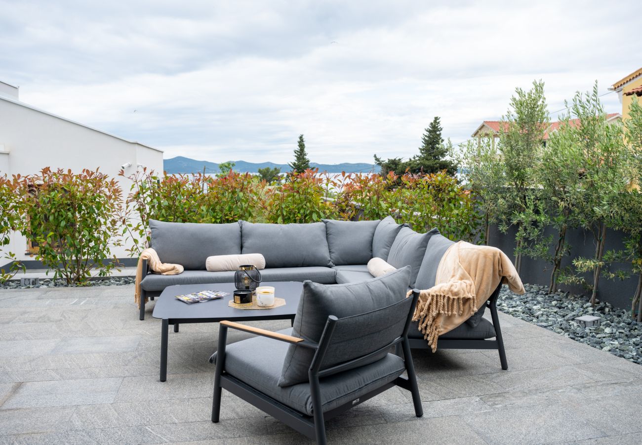 Villa in Zadar - Luxuriöses Anwesen in Matos mit beheiztem Pool