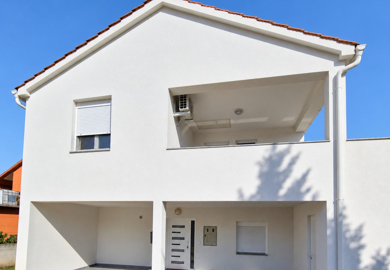 Ferienwohnung in Vir - Apartment Perla